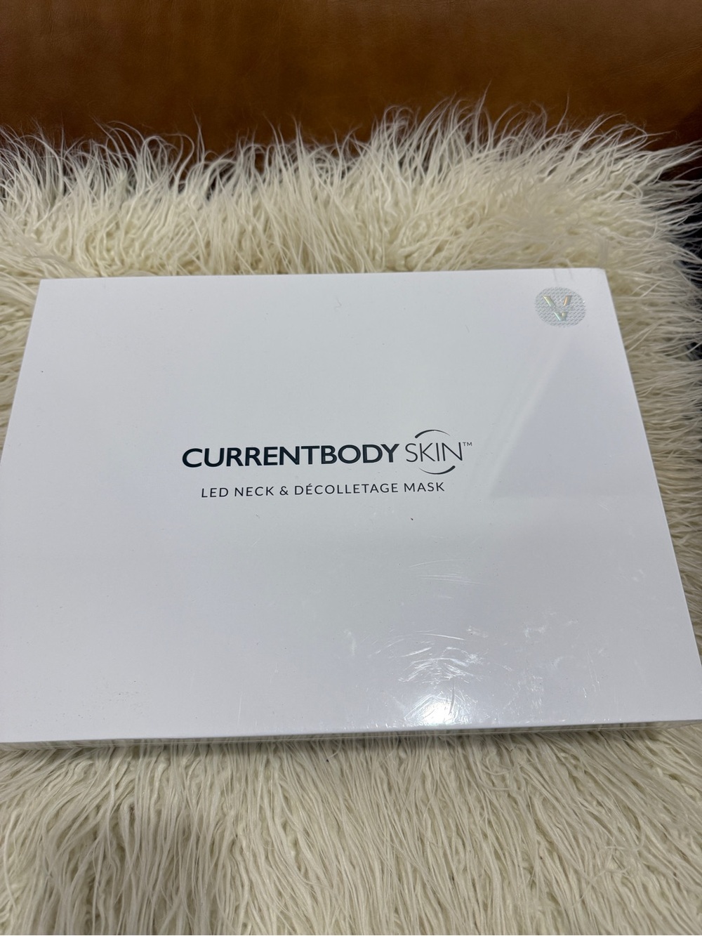 LED Neck & Décolletage Mask - White